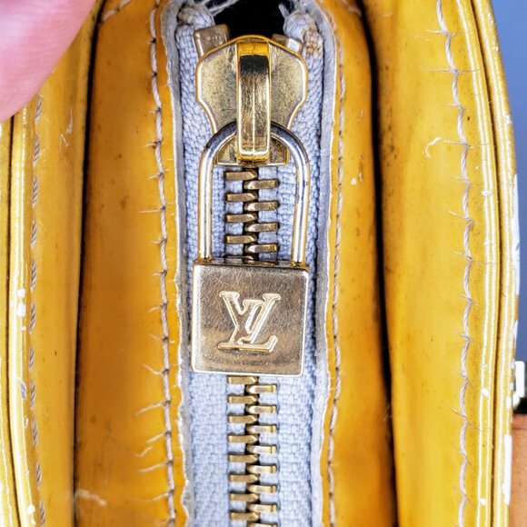 Louis Vuitton Houston Tote - Vintage Yellow (Grey Interior) Vernis Leather - Picture 12 of 17